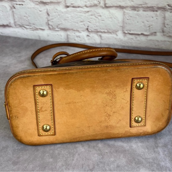 Louis Vuitton - Picture 5 of 11